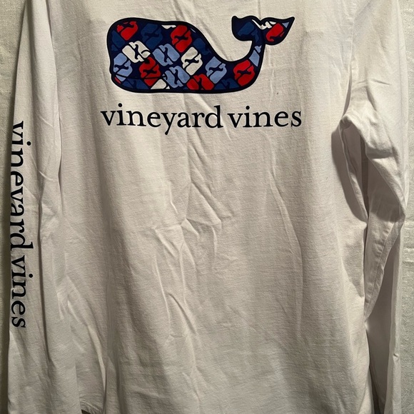 Vineyard Vines long sleeved t-shirt. Whale graphic front and back. Size xl - Picture 7 of 7